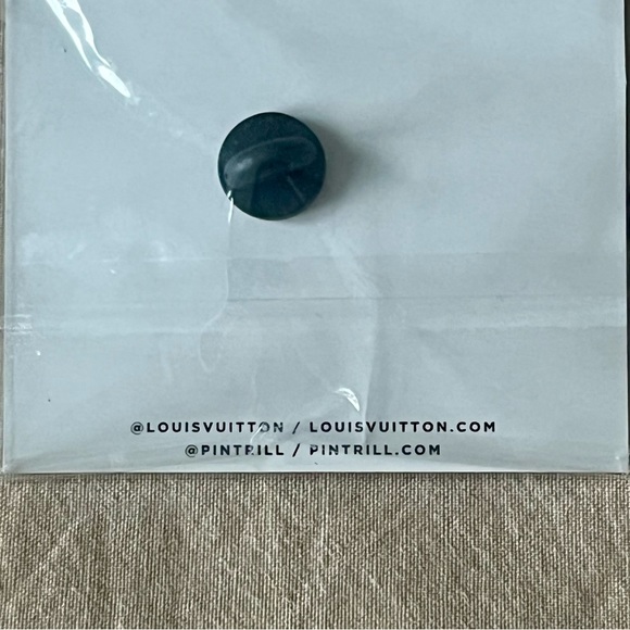 Louis Vuitton Volez Voguez Voyagez Exhibition Pin - Picture 5 of 8